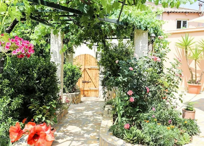 Летний дом Garden House Kastellani-4bd&garden Near Corfutown
