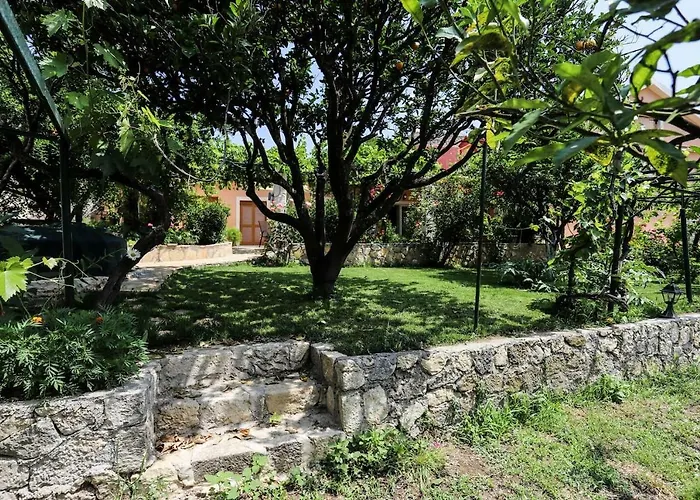 Garden House Kastellani-4bd&garden Near Corfutown Εξοχικό σπίτι *