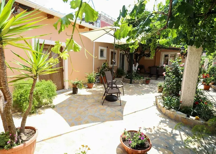 Garden House Kastellani-4bd&garden Near Corfutown Εξοχικό σπίτι *