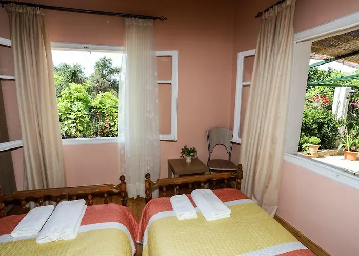 Garden House Kastellani-4bd&garden Near Corfutown Εξοχικό σπίτι *