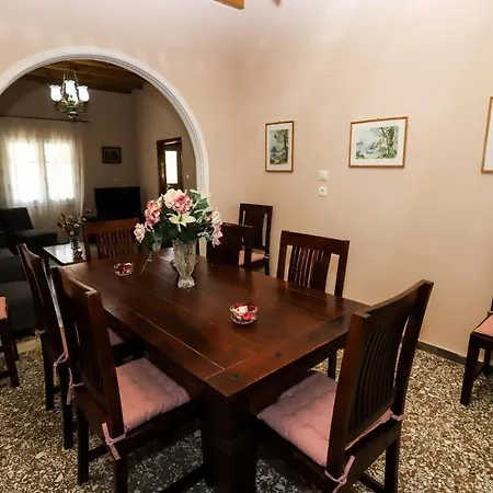 Garden House Kastellani-4bd&garden Near Corfutown Εξοχικό σπίτι