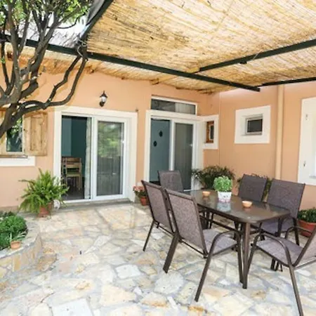 Летний дом Garden House Kastellani,15' Min Drive From Corfu Town