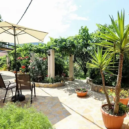 Garden House Kastellani-4bd&garden Near Corfutown Εξοχικό σπίτι *