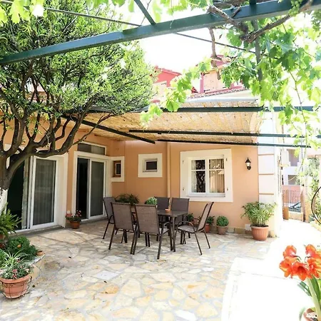 Garden House Kastellani-4bd&garden Near Corfutown Εξοχικό σπίτι *