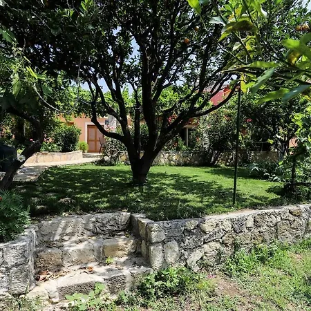 Garden House Kastellani-4bd&garden Near Corfutown Εξοχικό σπίτι *
