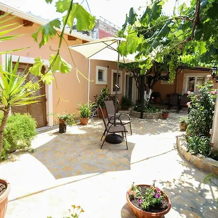 Garden House Kastellani-4bd&garden Near Corfutown Εξοχικό σπίτι *