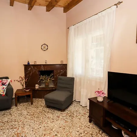Летний дом Garden House Kastellani,15' Min Drive From Corfu Town