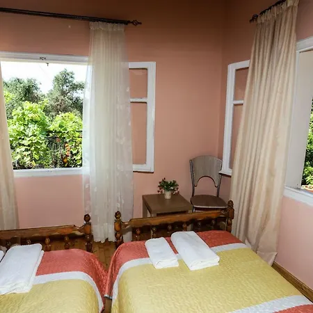 Garden House Kastellani-4bd&garden Near Corfutown Εξοχικό σπίτι *