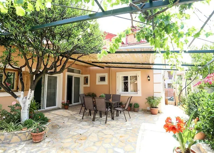 Garden House Kastellani-4bd&garden Near Corfutown Landhaus *